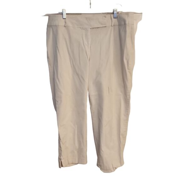 Lane Bryant Crop/Capri Light Colored Pants - Picture 1 of 11